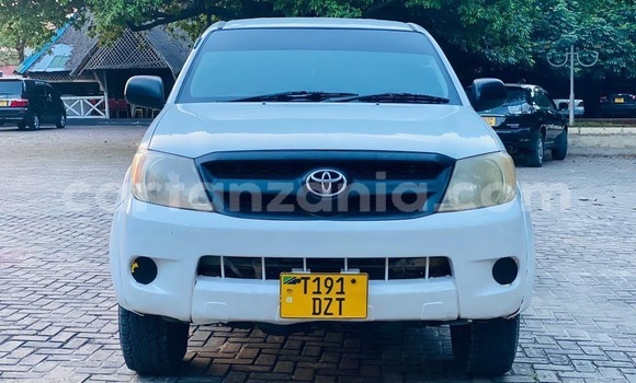 Buy Used Toyota Hilux White Car in Dar es Salaam in Dar es Salaam