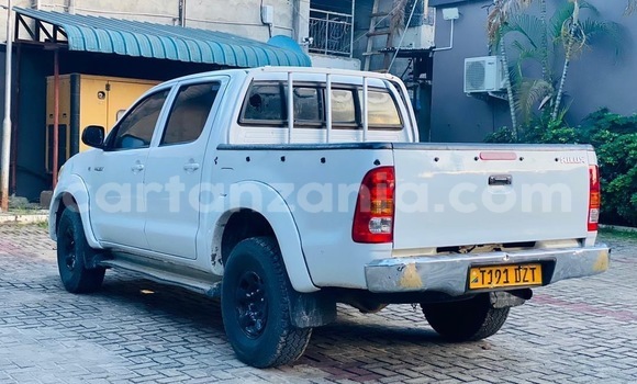 Buy Used Toyota Hilux White Car in Dar es Salaam in Dar es Salaam Buy Used Toyota Hilux White Car in Dar es Salaam in Dar es Salaam