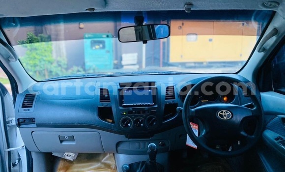 Buy Used Toyota Hilux White Car in Dar es Salaam in Dar es Salaam Buy Used Toyota Hilux White Car in Dar es Salaam in Dar es Salaam