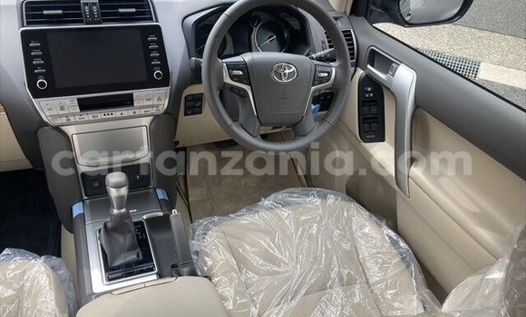 Nunua Ilio tumika Toyota Land Cruiser Prado Brown Gari ndani ya Bukombe nchini Geita Nunua Ilio tumika Toyota Land Cruiser Prado Brown Gari ndani ya Bukombe nchini Geita