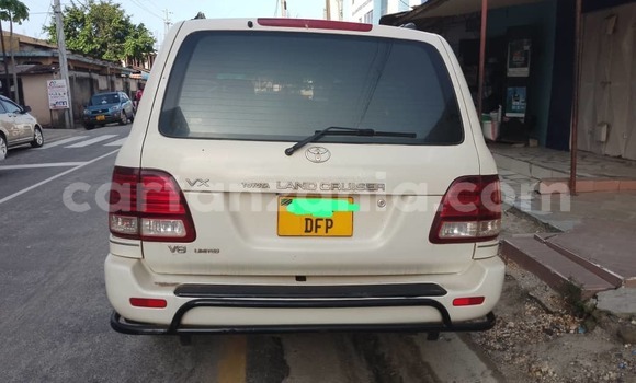 Buy Used Toyota Land Cruiser White Car in Dar es Salaam in Dar es Salaam