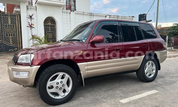 Nunua Ilio tumika Toyota RAV4 Nyekundu Gari ndani ya Bahi nchini Dodoma