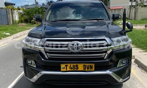 Nunua Ilio tumika Toyota Land Cruiser Nyeusi Gari ndani ya Arusha nchini Arusha