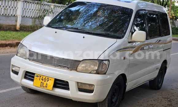 Buy Used Toyota Noah White Car in Bahi in Dodoma