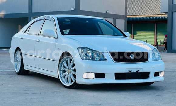 Buy Used Toyota Crown White Car in Babati Urban in Manyara