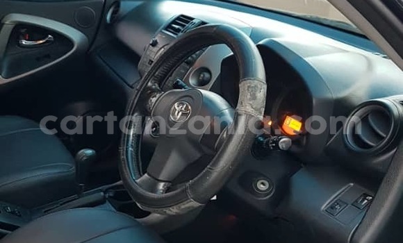 Nunua Ilio tumika Toyota RAV4 Nyeusi Gari ndani ya Dar es Salaam nchini Dar es Salaam Nunua Ilio tumika Toyota RAV4 Nyeusi Gari ndani ya Dar es Salaam nchini Dar es Salaam
