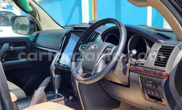 Nunua Ilio tumika Toyota Land Cruiser Nyeusi Gari ndani ya Bahi nchini Dodoma Nunua Ilio tumika Toyota Land Cruiser Nyeusi Gari ndani ya Bahi nchini Dodoma