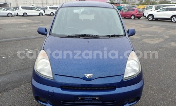 Nunua Imported Toyota FunCargo Bluu Gari ndani ya Dar es Salaam nchini Dar es Salaam