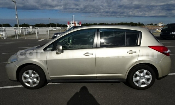 Nunua Imported Nissan Tiida Beige Gari ndani ya Dar es Salaam nchini Dar es Salaam Nunua Imported Nissan Tiida Beige Gari ndani ya Dar es Salaam nchini Dar es Salaam