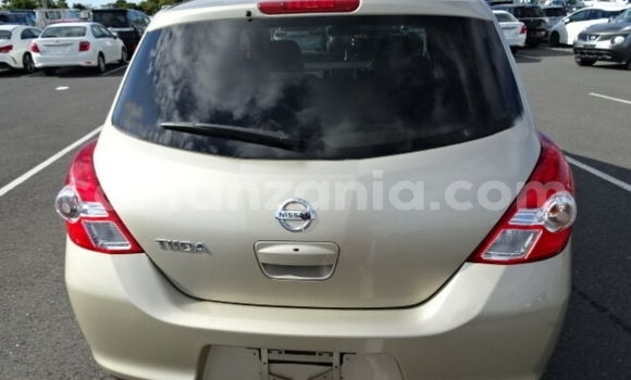 Nunua Imported Nissan Tiida Beige Gari ndani ya Dar es Salaam nchini Dar es Salaam Nunua Imported Nissan Tiida Beige Gari ndani ya Dar es Salaam nchini Dar es Salaam