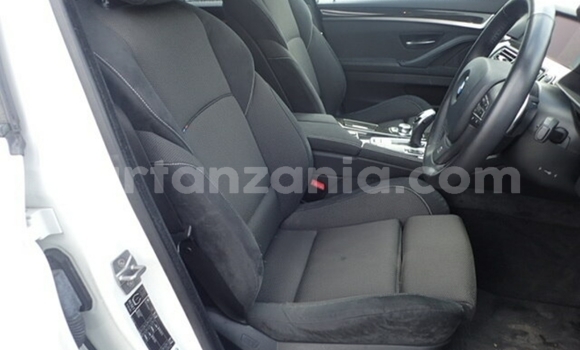 Nunua Imported BMW 5–Series Nyeupe Gari ndani ya Dar es Salaam nchini Dar es Salaam Nunua Imported BMW 5–Series Nyeupe Gari ndani ya Dar es Salaam nchini Dar es Salaam