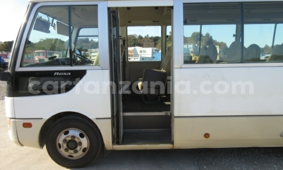 Buy Import Mitsubishi Rossa White Truck in Dar es Salaam in Dar es Salaam Buy Import Mitsubishi Rossa White Truck in Dar es Salaam in Dar es Salaam