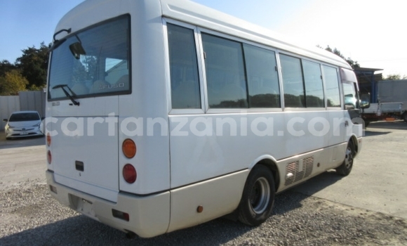 Buy Import Mitsubishi Rossa White Truck in Dar es Salaam in Dar es Salaam Buy Import Mitsubishi Rossa White Truck in Dar es Salaam in Dar es Salaam