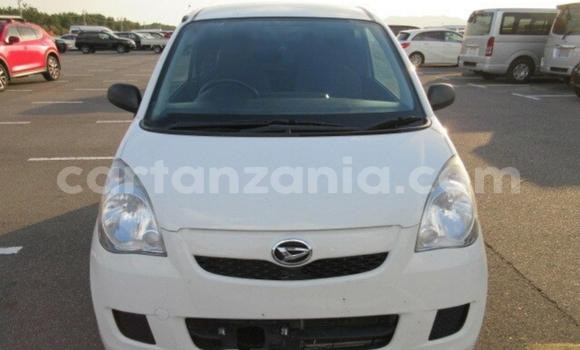 Nunua Imported Daihatsu Mira Nyeupe Gari ndani ya Dar es Salaam nchini Dar es Salaam
