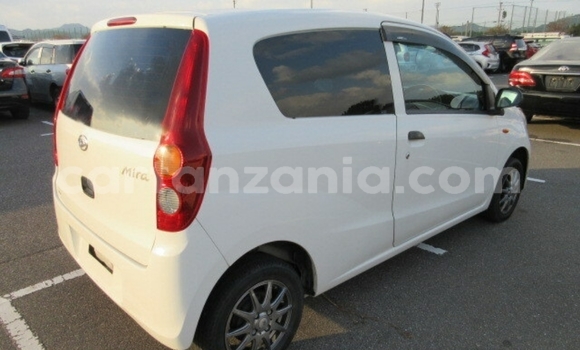 Nunua Imported Daihatsu Mira Nyeupe Gari ndani ya Dar es Salaam nchini Dar es Salaam Nunua Imported Daihatsu Mira Nyeupe Gari ndani ya Dar es Salaam nchini Dar es Salaam