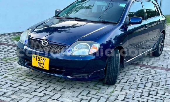 Nunua Ilio tumika Toyota Runx Nyeusi Gari ndani ya Dar es Salaam nchini Dar es Salaam