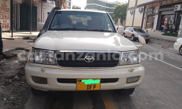 Buy Used Toyota Land Cruiser White Car in Dar es Salaam in Dar es Salaam