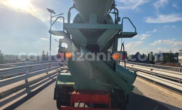 Nunua Ilio tumika Mitsubishi Van Nyingine Lori ndani ya Bariadi nchini Simiyu Nunua Ilio tumika Mitsubishi Van Nyingine Lori ndani ya Bariadi nchini Simiyu