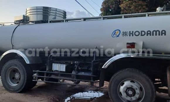 Nunua Ilio tumika Mitsubishi Fuso Fighter Nyeupe Lori ndani ya Arusha nchini Arusha Nunua Ilio tumika Mitsubishi Fuso Fighter Nyeupe Lori ndani ya Arusha nchini Arusha