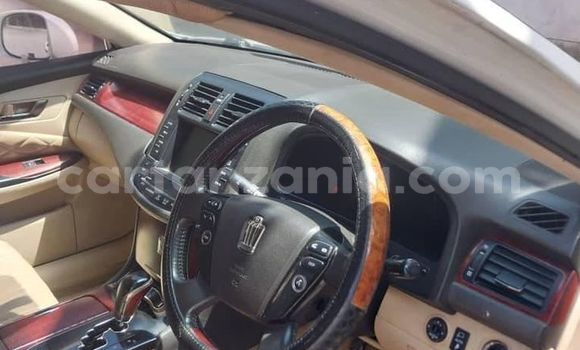Nunua Ilio tumika Toyota Crown Nyeupe Gari ndani ya Bariadi nchini Simiyu Nunua Ilio tumika Toyota Crown Nyeupe Gari ndani ya Bariadi nchini Simiyu