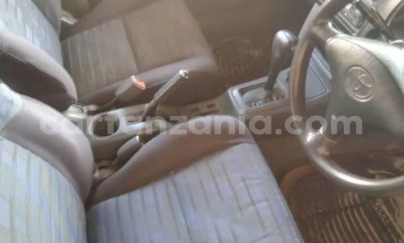 Nunua Ilio tumika Toyota RAV4 Nyekundu Gari ndani ya Bariadi nchini Simiyu Nunua Ilio tumika Toyota RAV4 Nyekundu Gari ndani ya Bariadi nchini Simiyu