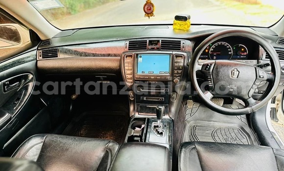 Nunua Ilio tumika Toyota Crown Nyeupe Gari ndani ya Bariadi nchini Simiyu Nunua Ilio tumika Toyota Crown Nyeupe Gari ndani ya Bariadi nchini Simiyu
