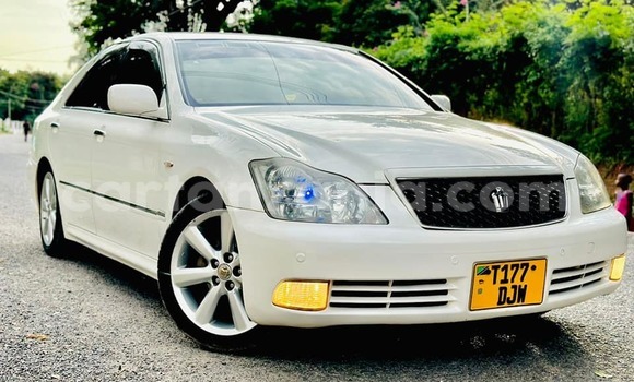 Nunua Ilio tumika Toyota Crown Nyeupe Gari ndani ya Bariadi nchini Simiyu Nunua Ilio tumika Toyota Crown Nyeupe Gari ndani ya Bariadi nchini Simiyu