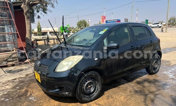 Nunua Ilio tumika Toyota Vitz Nyeusi Gari ndani ya Bahi nchini Dodoma
