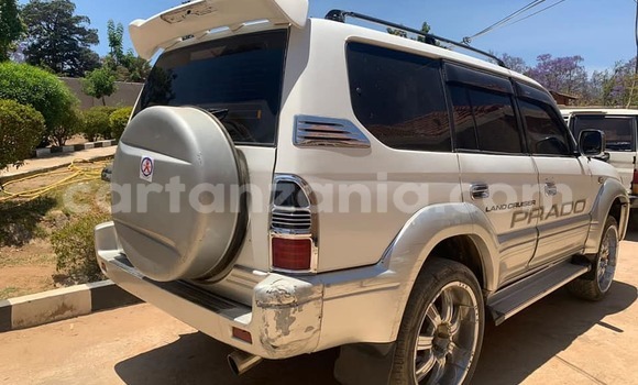 Nunua Ilio tumika Toyota Prado Nyeupe Gari ndani ya Bahi nchini Dodoma Nunua Ilio tumika Toyota Prado Nyeupe Gari ndani ya Bahi nchini Dodoma