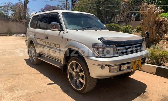 Nunua Ilio tumika Toyota Prado Nyeupe Gari ndani ya Bahi nchini Dodoma Nunua Ilio tumika Toyota Prado Nyeupe Gari ndani ya Bahi nchini Dodoma