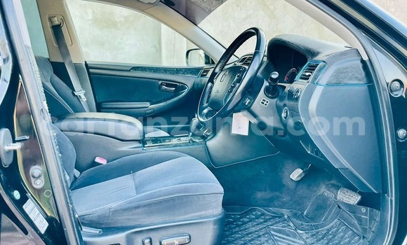 Nunua Ilio tumika Toyota Crown Nyeusi Gari ndani ya Bariadi nchini Simiyu Nunua Ilio tumika Toyota Crown Nyeusi Gari ndani ya Bariadi nchini Simiyu