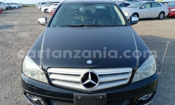 Nunua Imported Mercedes‒Benz C–Class Nyeusi Gari ndani ya Dar es Salaam nchini Dar es Salaam
