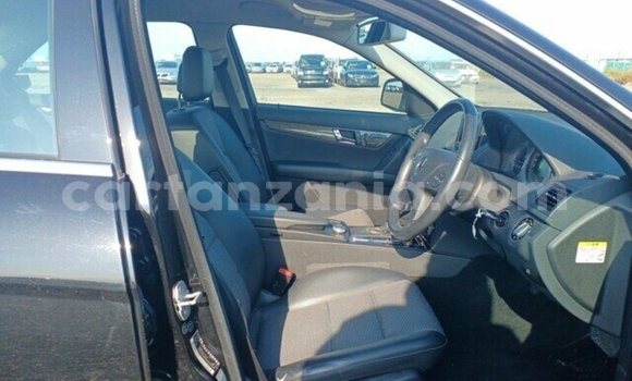Nunua Imported Mercedes‒Benz C–Class Nyeusi Gari ndani ya Dar es Salaam nchini Dar es Salaam Nunua Imported Mercedes‒Benz C–Class Nyeusi Gari ndani ya Dar es Salaam nchini Dar es Salaam