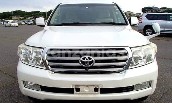 Nunua Ilio tumika Toyota Land Cruiser Prado Nyeupe Gari ndani ya Dar es Salaam nchini Dar es Salaam Nunua Ilio tumika Toyota Land Cruiser Prado Nyeupe Gari ndani ya Dar es Salaam nchini Dar es Salaam