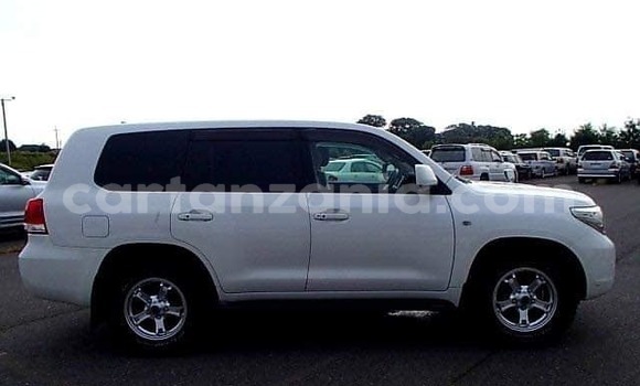 Nunua Ilio tumika Toyota Land Cruiser Prado Nyeupe Gari ndani ya Dar es Salaam nchini Dar es Salaam Nunua Ilio tumika Toyota Land Cruiser Prado Nyeupe Gari ndani ya Dar es Salaam nchini Dar es Salaam