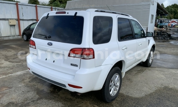 Nunua Imported Ford Escape Nyeupe Gari ndani ya Dar es Salaam nchini Dar es Salaam Nunua Imported Ford Escape Nyeupe Gari ndani ya Dar es Salaam nchini Dar es Salaam