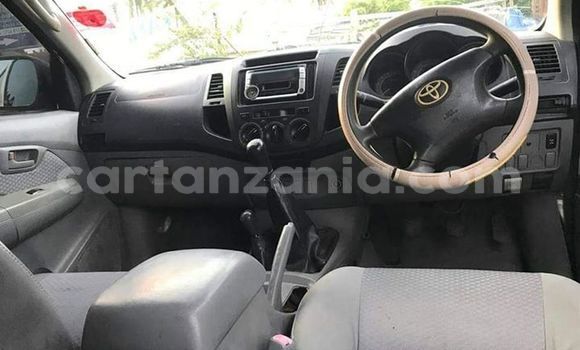 Nunua Ilio tumika Toyota Hilux Nyeupe Gari ndani ya Dar es Salaam nchini Dar es Salaam Nunua Ilio tumika Toyota Hilux Nyeupe Gari ndani ya Dar es Salaam nchini Dar es Salaam