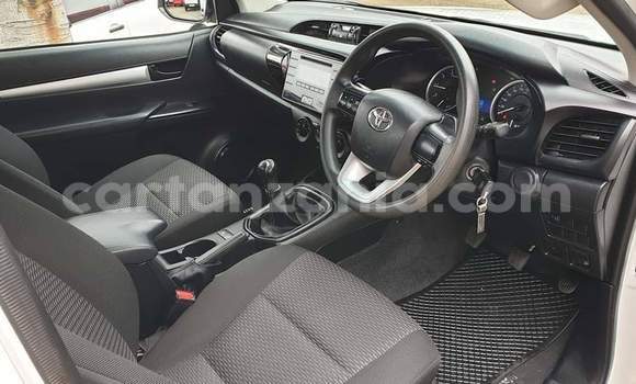 Nunua Ilio tumika Toyota Hilux Nyeupe Gari ndani ya Dodoma nchini Dodoma Nunua Ilio tumika Toyota Hilux Nyeupe Gari ndani ya Dodoma nchini Dodoma