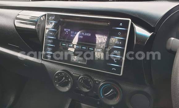 Nunua Ilio tumika Toyota Hilux Nyeupe Gari ndani ya Dodoma nchini Dodoma Nunua Ilio tumika Toyota Hilux Nyeupe Gari ndani ya Dodoma nchini Dodoma