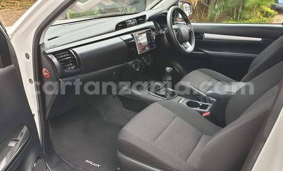 Nunua Ilio tumika Toyota Hilux Nyeupe Gari ndani ya Dodoma nchini Dodoma Nunua Ilio tumika Toyota Hilux Nyeupe Gari ndani ya Dodoma nchini Dodoma