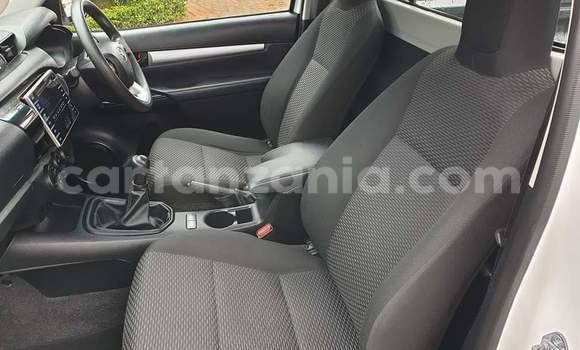 Nunua Ilio tumika Toyota Hilux Nyeupe Gari ndani ya Dodoma nchini Dodoma Nunua Ilio tumika Toyota Hilux Nyeupe Gari ndani ya Dodoma nchini Dodoma