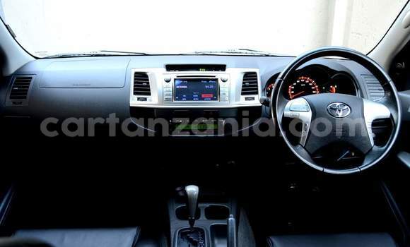 Nunua Ilio tumika Toyota Hilux Nyeupe Gari ndani ya Dar es Salaam nchini Dar es Salaam Nunua Ilio tumika Toyota Hilux Nyeupe Gari ndani ya Dar es Salaam nchini Dar es Salaam