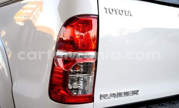 Nunua Ilio tumika Toyota Hilux Nyeupe Gari ndani ya Dar es Salaam nchini Dar es Salaam Nunua Ilio tumika Toyota Hilux Nyeupe Gari ndani ya Dar es Salaam nchini Dar es Salaam