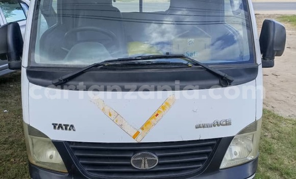 Buy Used Tata Aria White Car in Dar es Salaam in Dar es Salaam