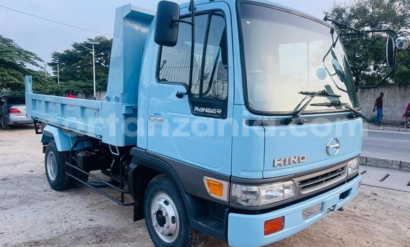 Buy Used Land Rover Defender Blue Car in Dar es Salaam in Dar es Salaam Buy Used Land Rover Defender Blue Car in Dar es Salaam in Dar es Salaam