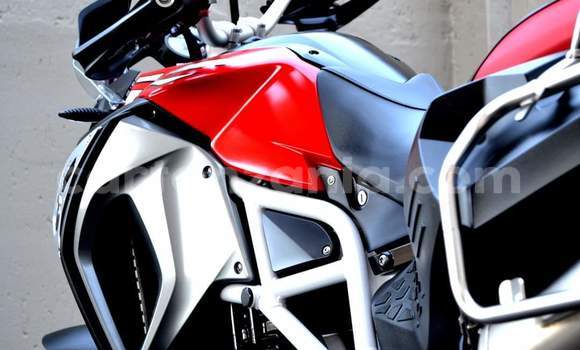 Nunua Ilio tumika BMW F 700 Nyekundu Bike ndani ya Dar es Salaam nchini Dar es Salaam Nunua Ilio tumika BMW F 700 Nyekundu Bike ndani ya Dar es Salaam nchini Dar es Salaam