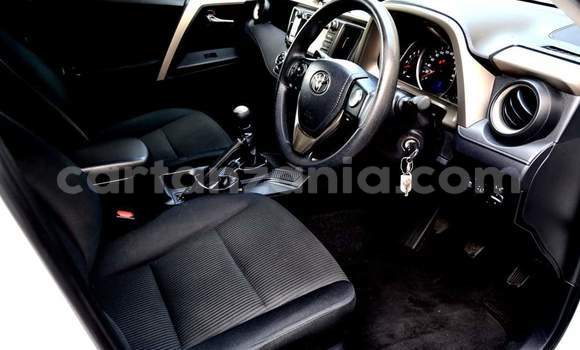 Nunua Ilio tumika Toyota RAV4 Nyeupe Gari ndani ya Dar es Salaam nchini Dar es Salaam Nunua Ilio tumika Toyota RAV4 Nyeupe Gari ndani ya Dar es Salaam nchini Dar es Salaam