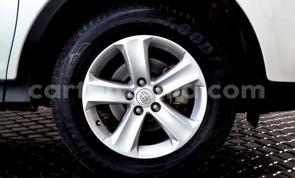 Nunua Ilio tumika Toyota RAV4 Nyeupe Gari ndani ya Dar es Salaam nchini Dar es Salaam Nunua Ilio tumika Toyota RAV4 Nyeupe Gari ndani ya Dar es Salaam nchini Dar es Salaam