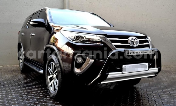 Nunua Ilio tumika Toyota Fortuner Brown Gari ndani ya Dar es Salaam nchini Dar es Salaam