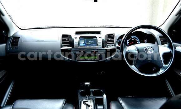 Nunua Ilio tumika Toyota Fortuner Nyeupe Gari ndani ya Dar es Salaam nchini Dar es Salaam Nunua Ilio tumika Toyota Fortuner Nyeupe Gari ndani ya Dar es Salaam nchini Dar es Salaam